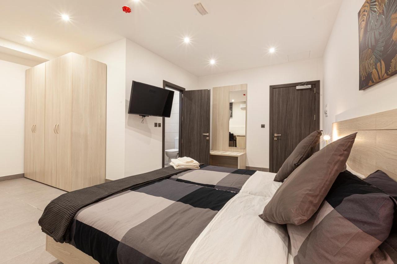 Charming,Comfortable And Centrally Located Group Accomodation Gzira Exterior photo